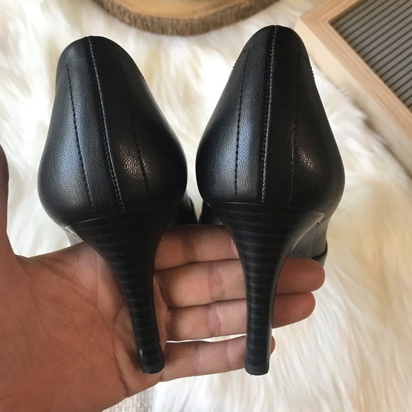 Taryn Rose 8 black leather pointed heel slip on - Picture 5 of 7